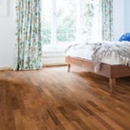 Lantai kayu flooring merbau finishing PU di kamar tidur